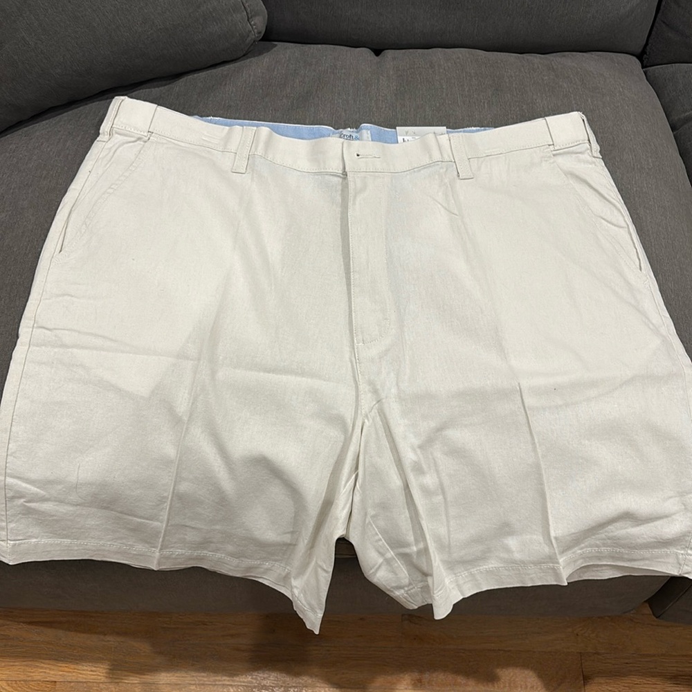 Flat front short chino - NEW WITH TAGS